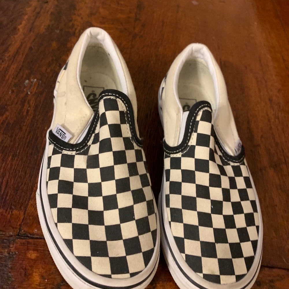 Selling kids size 1.5 canvas vans